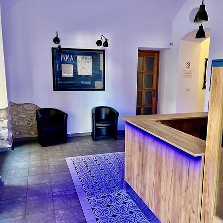 City Centre Apartment With Parking Prága Kültér fotó
