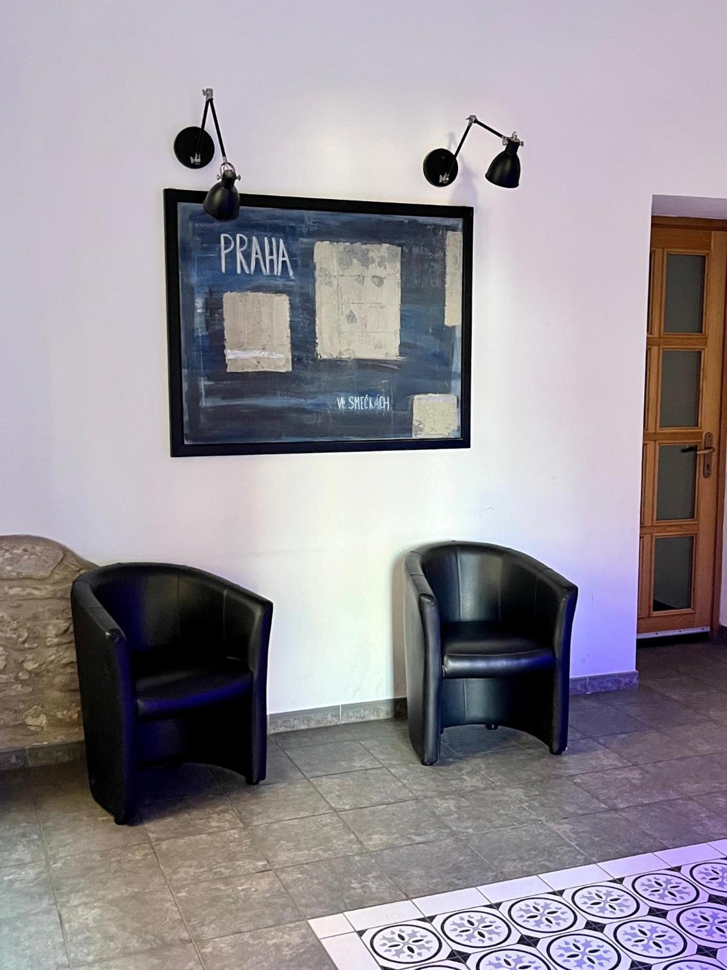 City Centre Apartment With Parking Prága Kültér fotó