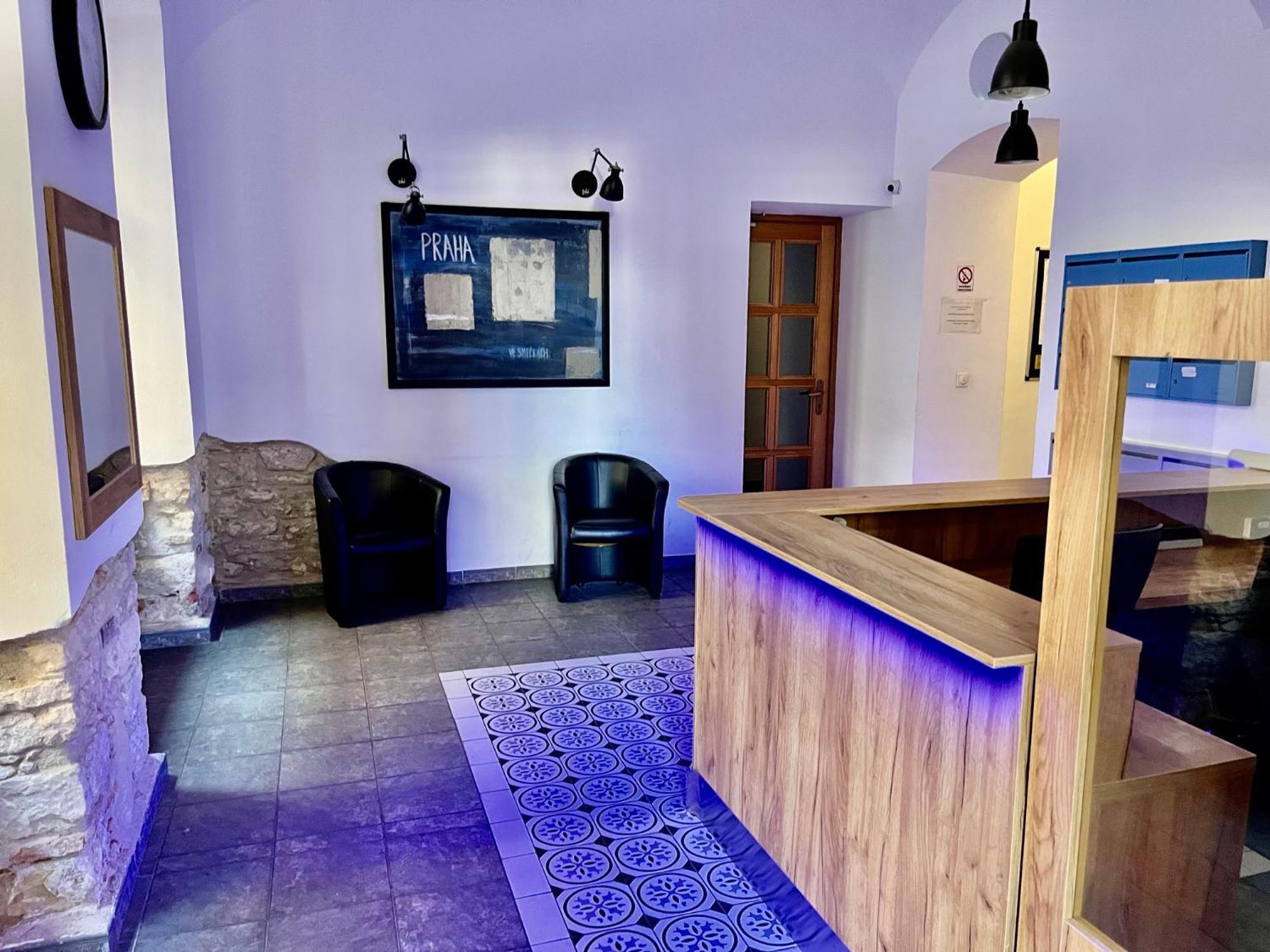City Centre Apartment With Parking Prága Kültér fotó