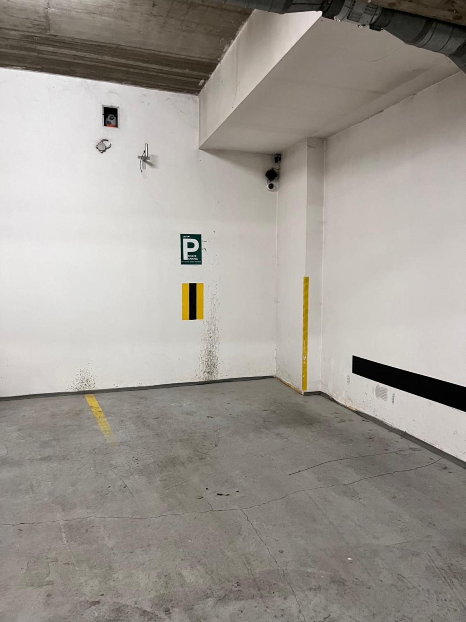 City Centre Apartment With Parking Prága Kültér fotó