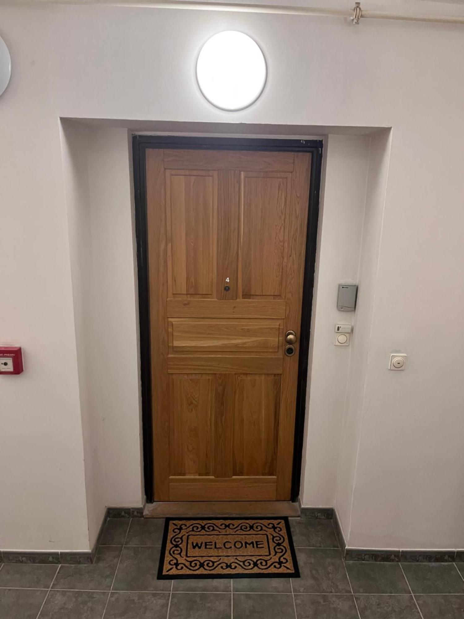 City Centre Apartment With Parking Prága Kültér fotó