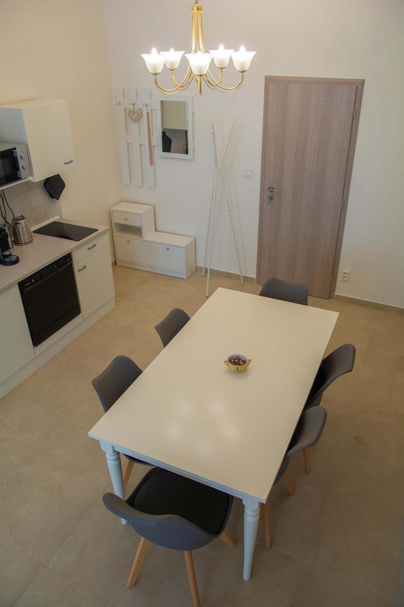 City Centre Apartment With Parking Prága Kültér fotó